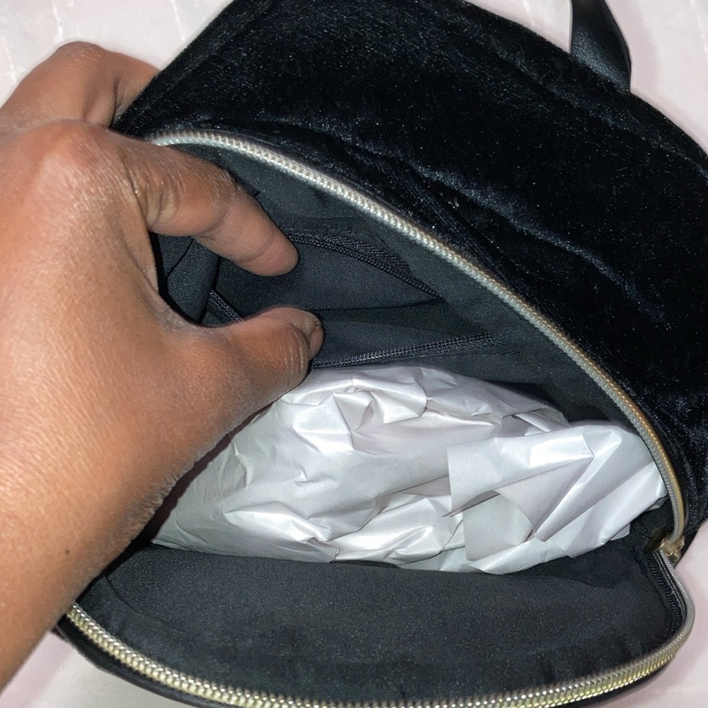 Mini velvet like backpack - Picture 2 of 4